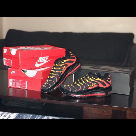 Athletic_Shoes